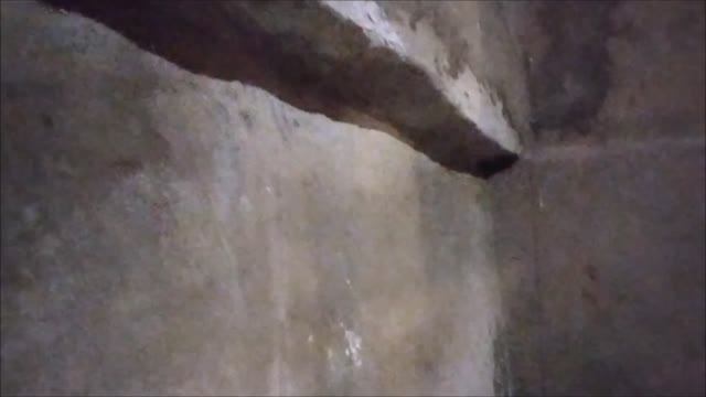 Как выровнять бетонную стену, если верхняя часть выпирает на 8-11 см