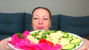 Мукбанг от Яновны пельмешки с аджикой, соус мо фирменный, капуста маринованная. Еда вкуснота.