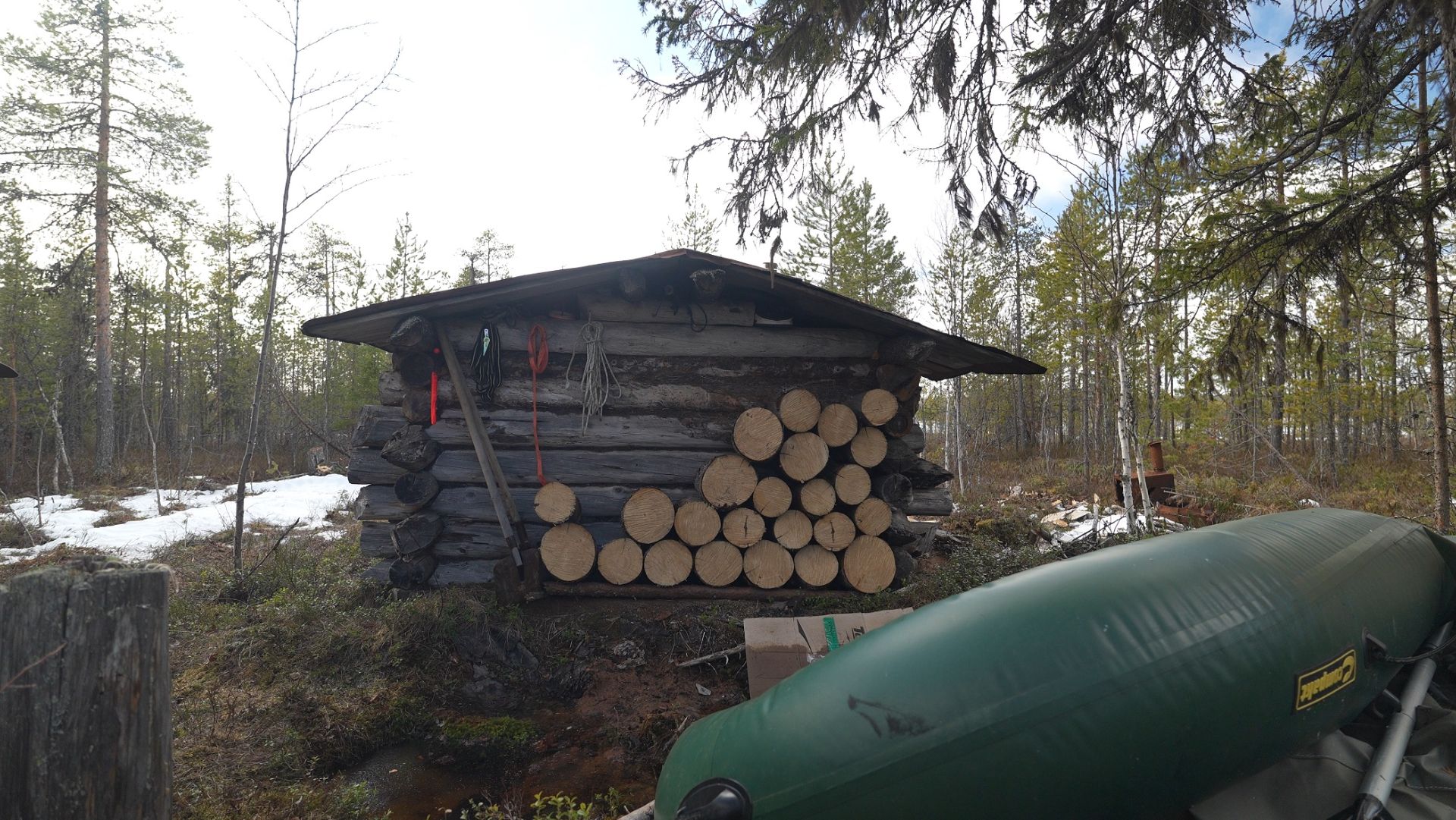 Закрываю сезон. Кормлю дикого зверя. Рыбалка на окуня.
