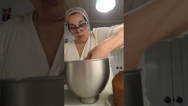 ВЫПЕКАЕМ ПАСХАЛЬНЫЙ КУЛИЧ. УКРАШАЕМ ГЛАЗУРЬЮ И ЖЕМЧУГОМ.