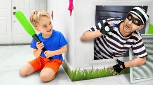 Крис остается дома один - История для детей