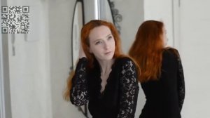 Девушка у зеркала