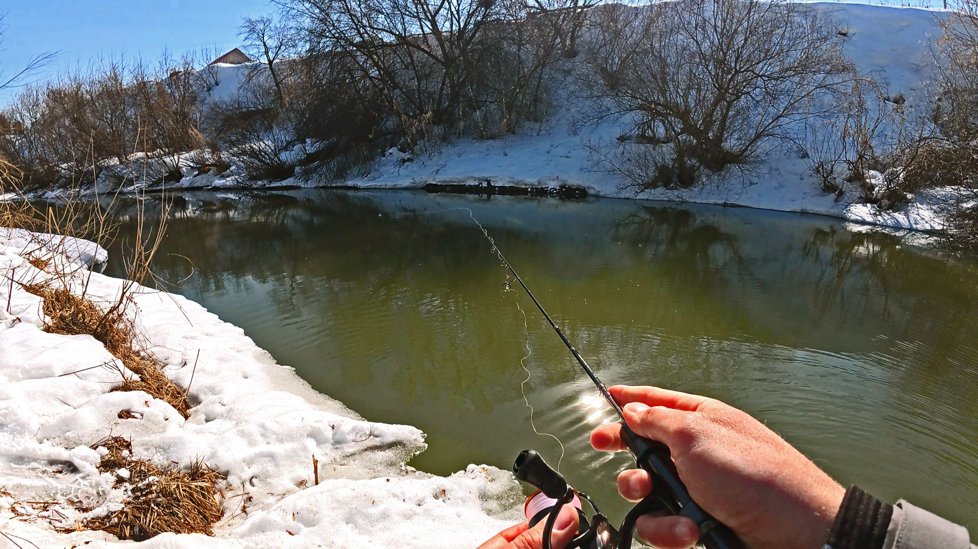 Весенний УЛЬТРАЛАЙТ НА ОЖИВШЕЙ РЕКЕ. Микроджиг радует и удивляет! Рыбалка 2026