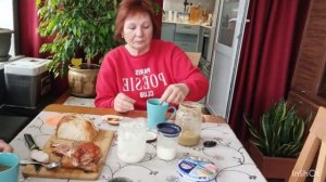 Снежный покров перед Пасхой. Семейный полдник с кофе.