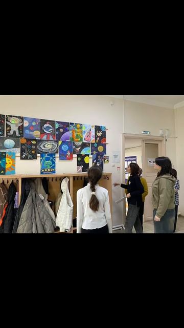 Земля в иллюминаторе видна…