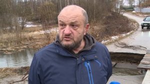 Река Харинка размыла единственный въезд в деревню Ясюниха