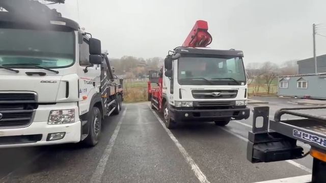 На нашей стоянке в Корее есть несколько шикарных автовышек 50-60 метров!