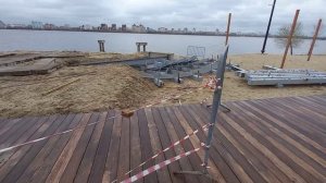 На Петровской набережной продолжаются работы по разбору смотровых и прогулочных площадок
