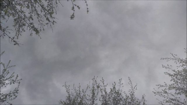 Град вверху горы.