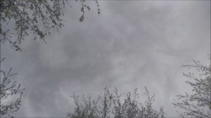 Град вверху горы.