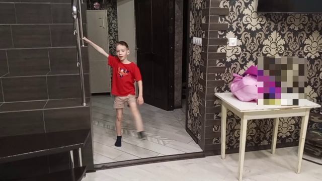 Я играю с папой в футбол