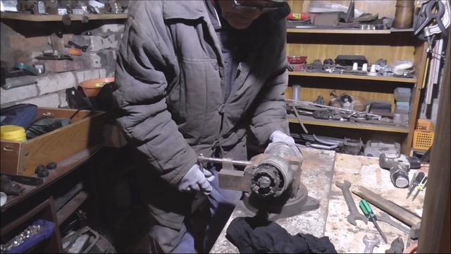 Мой фильм  Подшипнику хана - это раз. Меняем пыльник - это два...