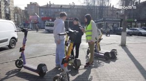 Мал, да удал: сотрудники ГАИ напомнили самокатчикам правила дорожного движения
