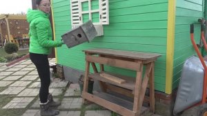 6 соток 10 ноября 2023 года. Хроника. Меняю леток скворечника. Меняю слеги лабаза. Поднимаю плитку.