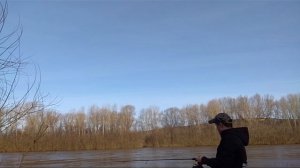 рыбалка на донку и на хищника. Пошёл ледоход!