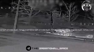 Водитель ВСУ на пикапе влетел в столб , благодаря чему дроны легко его обнулили