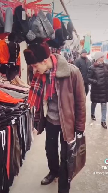 БАТЯ НА РЫНКЕ#shorts смотреть онлайн