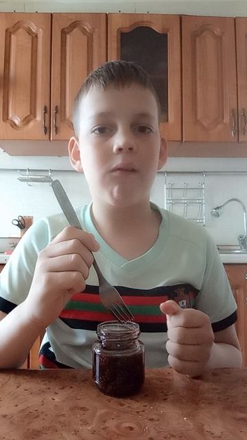 пробую варенье из шишек 😱