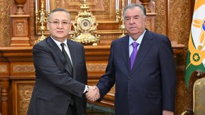 Эмомали Рахмон поздравил нового генсека ОДКБ Таалатбека Масадыкова со вступлением в должность