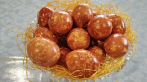 Солю скумбрию, крашу яйца.Отвечаю на вопросы.