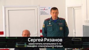 В Узловском районе сотрудники МЧС наградили мальчика, который спас братьев от пожара