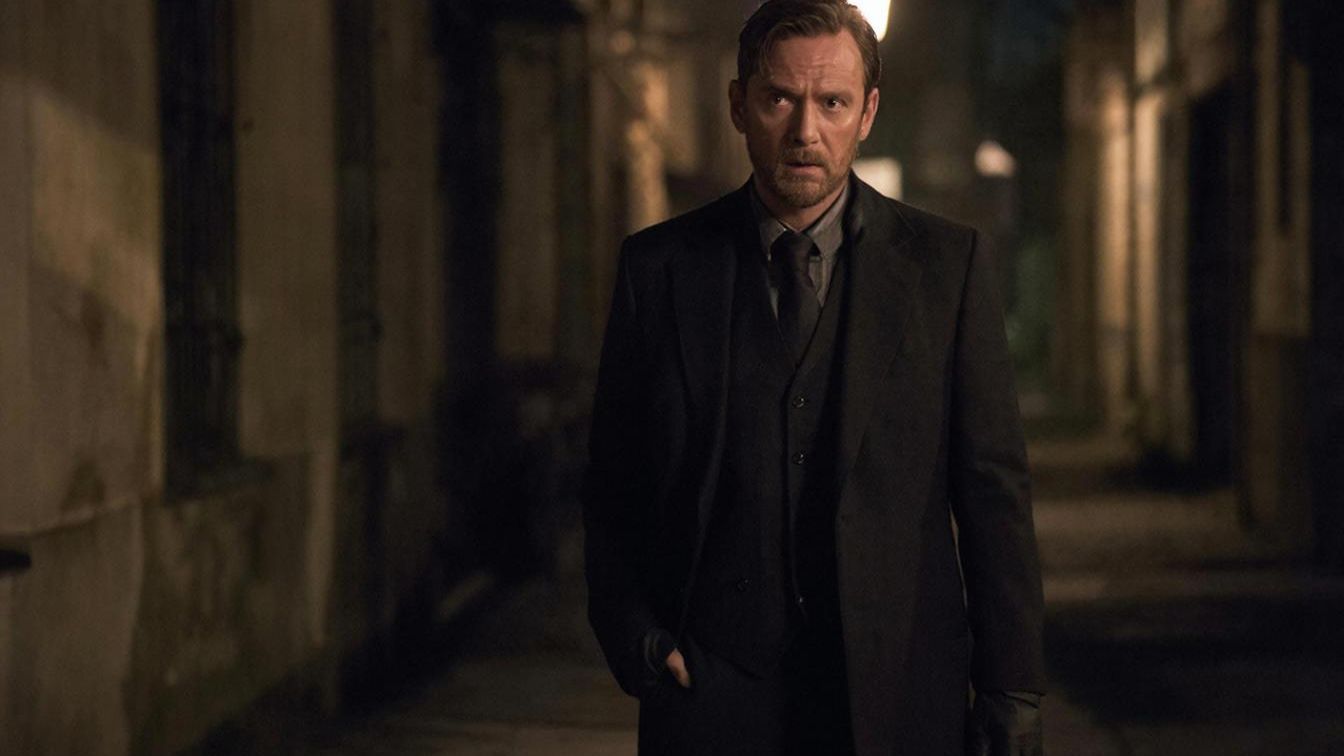 Плохо всё, но выход есть, получил оттуда весть, заберут тебя на Запад, жить в Париже это честь...