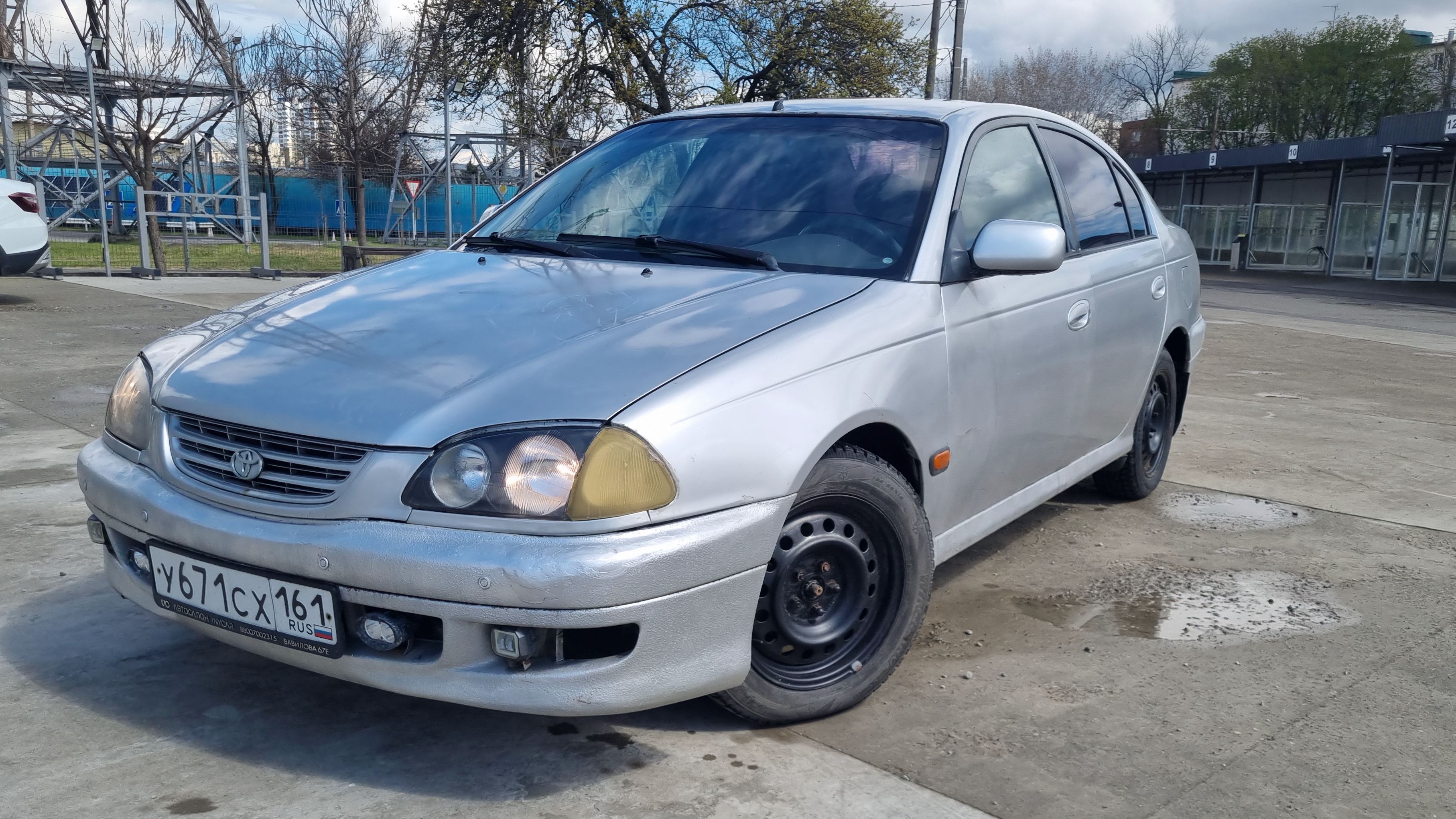 Toyota Avensis 1999г 1.6 МТ