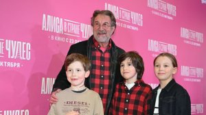 «Как ты с дедом разговариваешь?» — как Леонид Ярмольник справляется с внуками