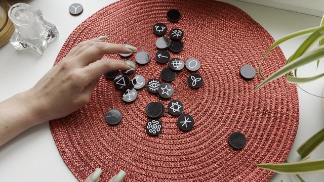 Ваши отношения. Гадание на ведьминых рунах