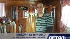 Мужчина поднимает большой кулич и говорит-вот эта вот пасха весит кило восемьсот Легенькая, пушистая