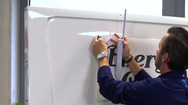 Оклейка плёнкой Orafol Oracal 751C — высокопроизводительная плёнка для надписей и рекламы на авто