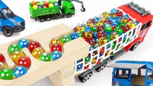 Мультики для детей про яркие машинки с прицепами и шариками на лабиринте. Мультики малышам