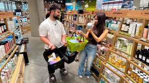 Мой ПАРЕНЬ ПОКУПАЕТ ВСЁ что Я ВЫБЕРУ🧸🎀 шопинг в золотом яблоке!