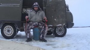 КАК СТАЛИ ЗАЙЦЫ ДЁРГАТЬ РЫБУ ПРИШЛОСЬ ВЗЯТЬ ВТОРУЮ УДОЧКУ!КОРЮШКОВАЯ РЫБАЛКА!