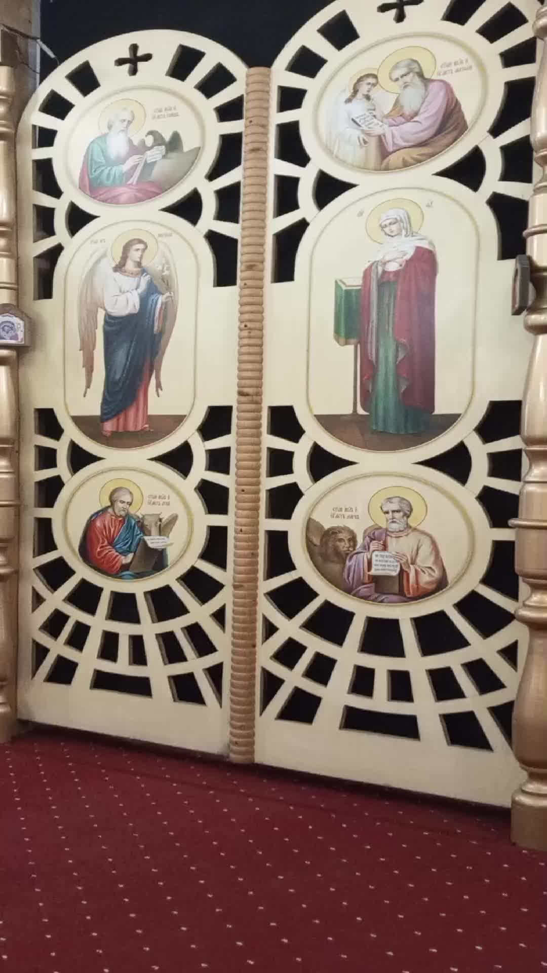 Божественная служба в храме Святой Троицы