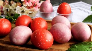 Проверяю популярные способы окрашивания яиц на Пасху