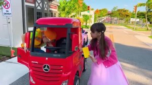 Дети выписывают штраф дяде