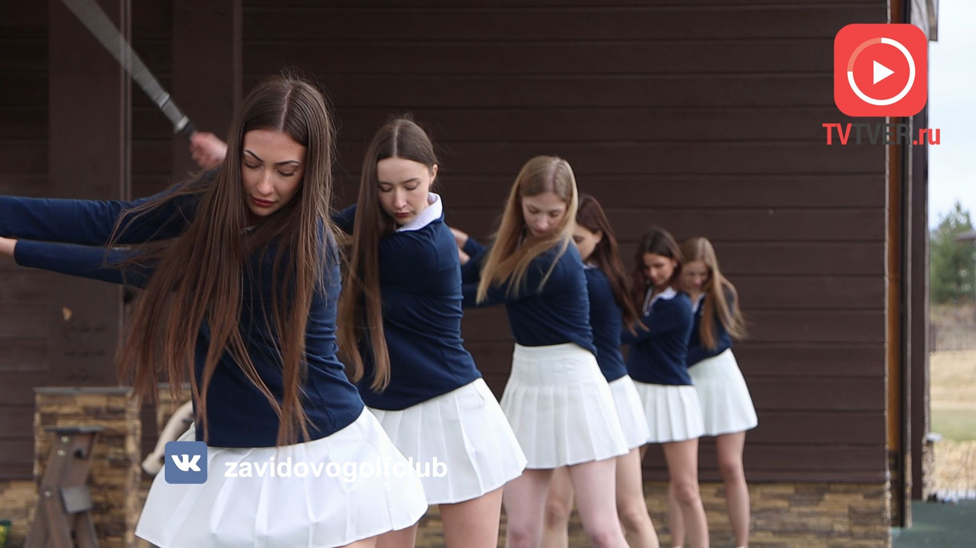 Участницы «Мисс Тверь-2026» впервые попробовали себя в гольфе: видеорепортаж из гольф-клуба Завидово