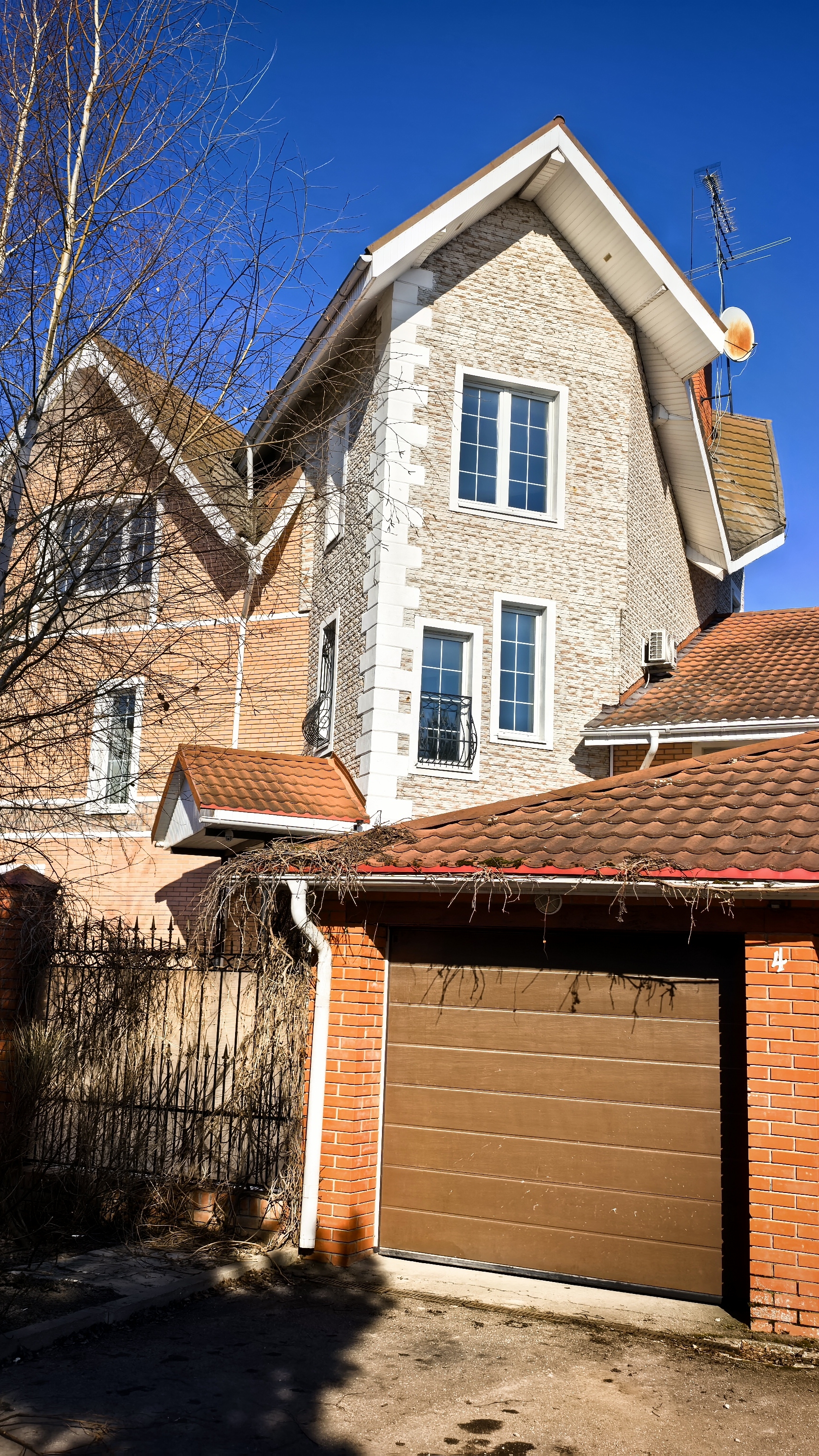 Дом 610 м кв ,м Опалиха ,участок 14 соток