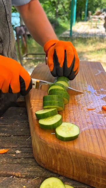 Хватит мучить овощи на природе тупыми ножами!