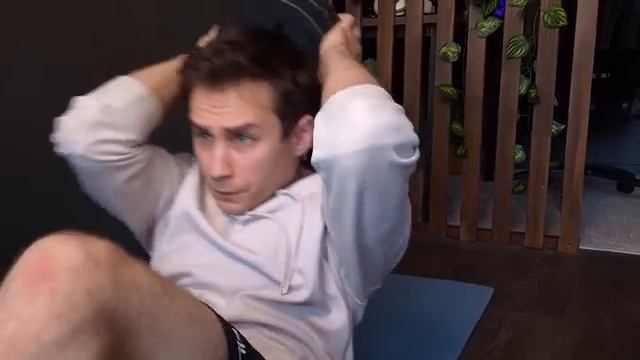 Как Я Накачался ДОМА за 150 отжиманий/ Моя трансформация.