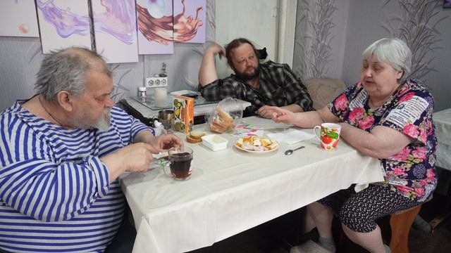 Спокойного сына укусил нервный клещ Спокойный обед перерос в бурную дискуссию ПОДВАЛ ИЛЬЧА