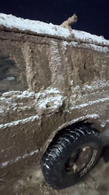 Джип грязи не боится?