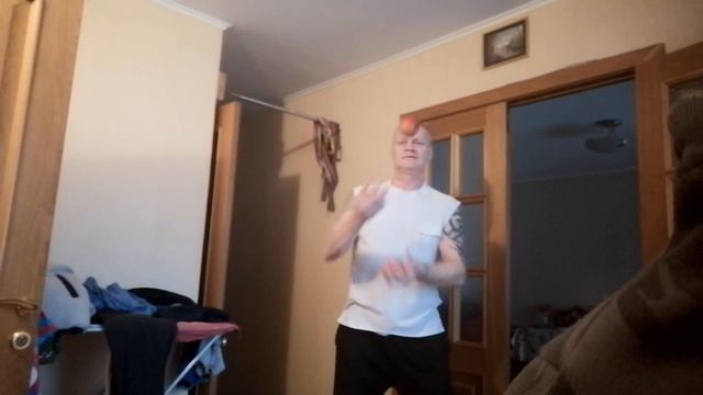 Пожанглировал яблоками