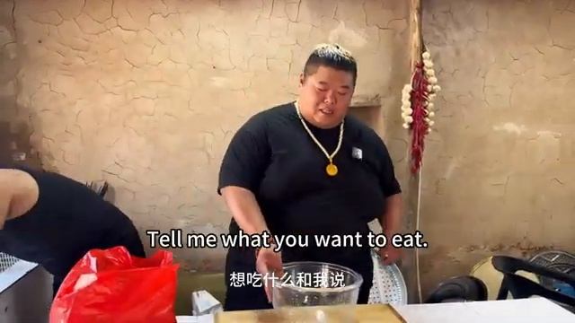 Царь обезьян с удовольствием поедает тушеную свиную грудинку! Нежная, ароматная и нежирная!