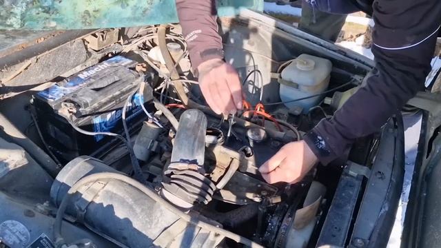 Мужик заводит старую ДАЧИЮ..ЗАВЕЛАСЬ..Ура!!(10)