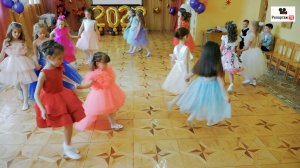 Танец девочек в красивый платьях, детский утренник в саду - видеосъёмка недорого