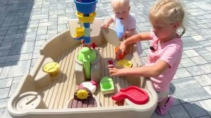 СОФУНЬЯ ШАЛУНЬЯ - СОФИЯ УЧИТ МАЛЕНЬКУЮ СЕСТРУ.