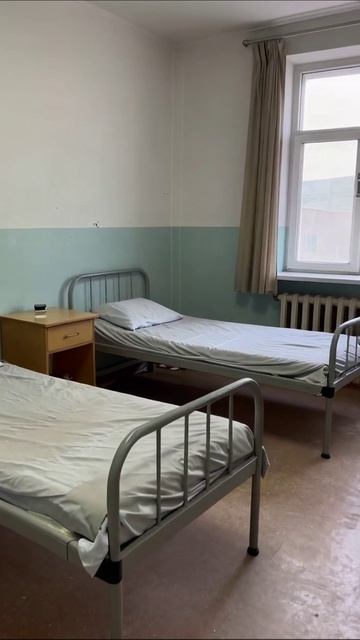 Тишина больничной палаты: ожидание неизбежного #больница #изоляция #меланхолия