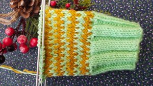 Пристраиваем остатки пряжи. Ленивый жаккард для кругового вязания. Узор спицами.